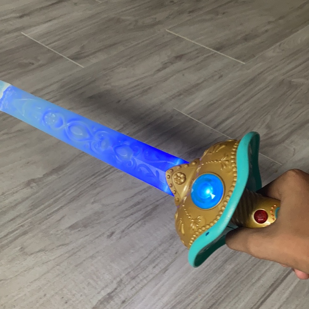 Toy sword - Picture 2 of 2